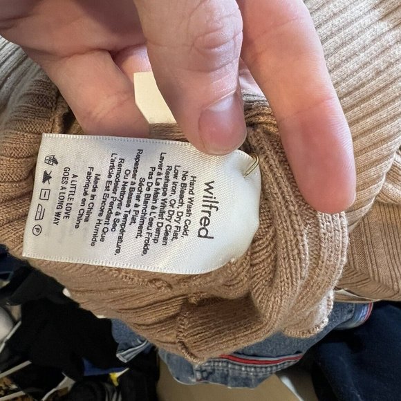 Aritzia Wilfred Thais Plunge Front Cardigan in Camel - Picture 6 of 7